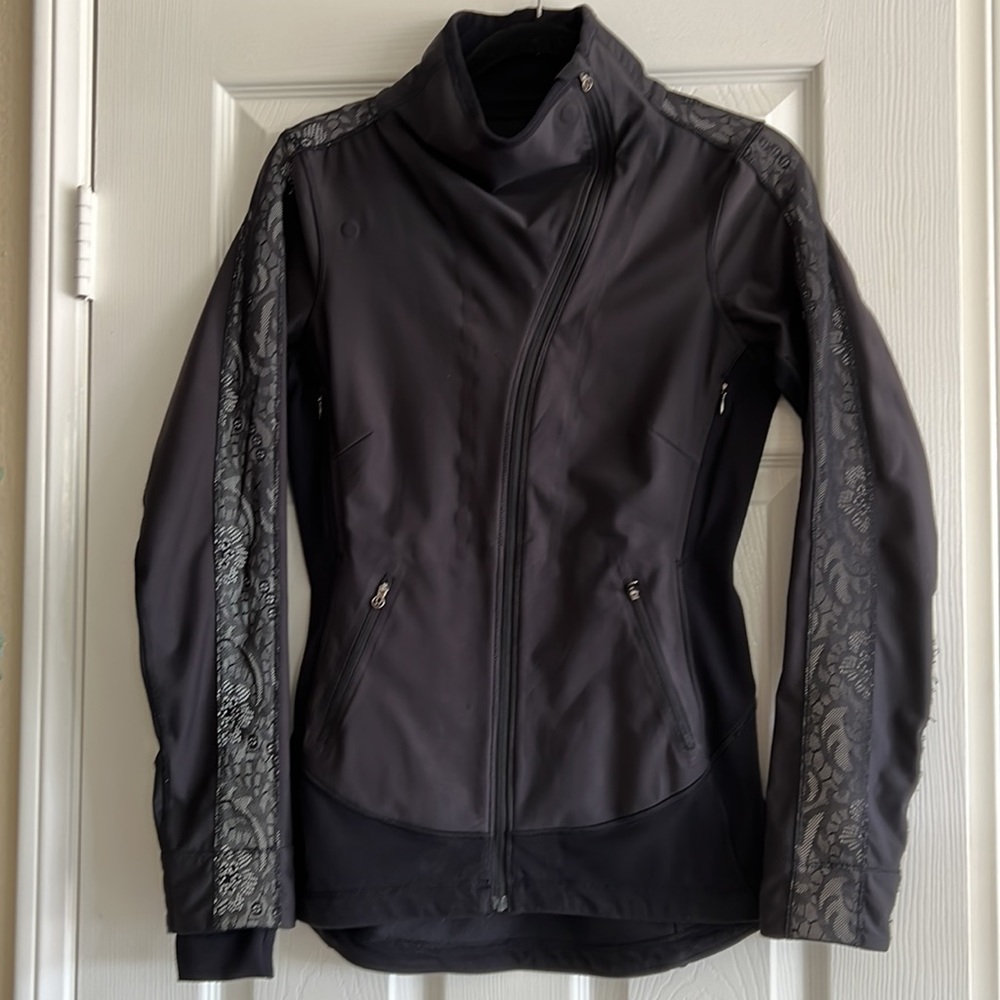 Lululemon Run Draft Dodger Jacket - good used condition - Picture 10 of 15